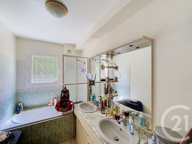 Appartement F4 à louer - 4 pièces - 84.95 m2 - CLERMONT FERRAND - 63 - AUVERGNE - Century 21 Stéphane Roume Immobilier