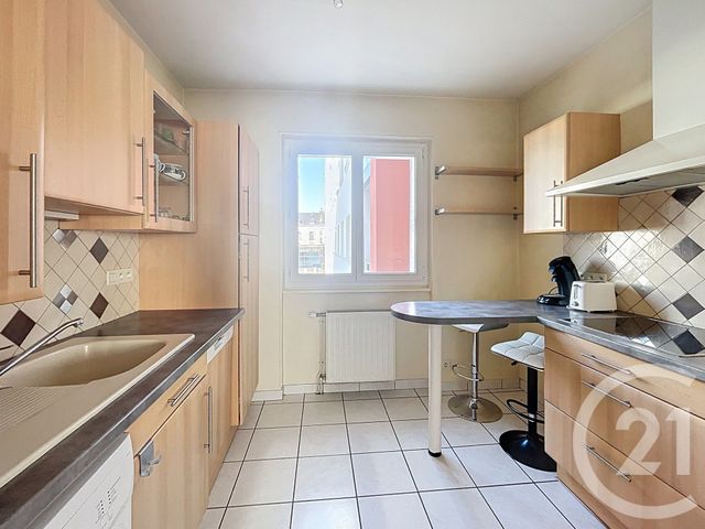Appartement F5 à vendre - 5 pièces - 81.94 m2 - CLERMONT FERRAND - 63 - AUVERGNE - Century 21 Stéphane Roume Immobilier