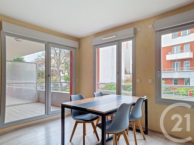 Appartement T2 à vendre - 2 pièces - 50.41 m2 - CLERMONT FERRAND - 63 - AUVERGNE - Century 21 Stéphane Roume Immobilier