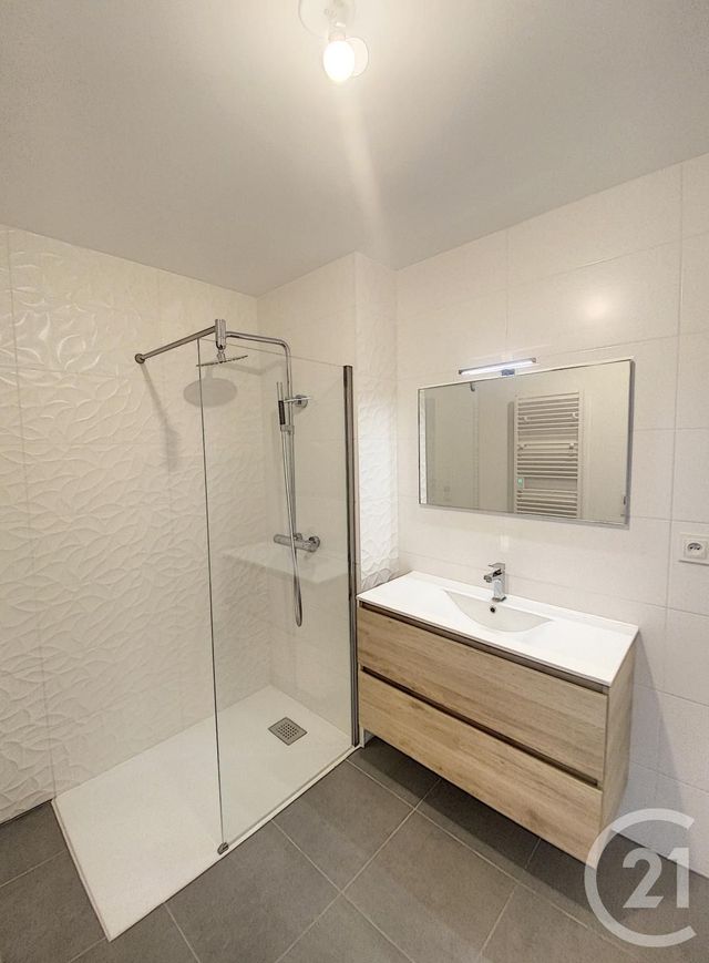 Appartement F3 à louer - 3 pièces - 63.83 m2 - CLERMONT FERRAND - 63 - AUVERGNE - Century 21 Stéphane Roume Immobilier