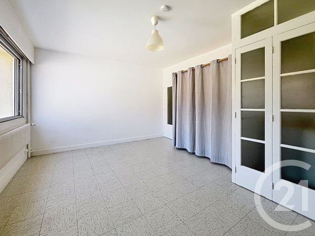 Appartement F1 à louer - 1 pièce - 24.76 m2 - CLERMONT FERRAND - 63 - AUVERGNE - Century 21 Stéphane Roume Immobilier