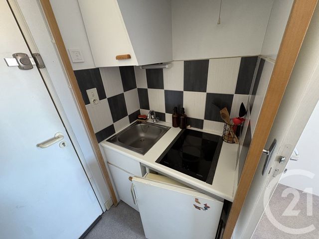 Appartement F1 à louer - 1 pièce - 17.97 m2 - CLERMONT FERRAND - 63 - AUVERGNE - Century 21 Stéphane Roume Immobilier