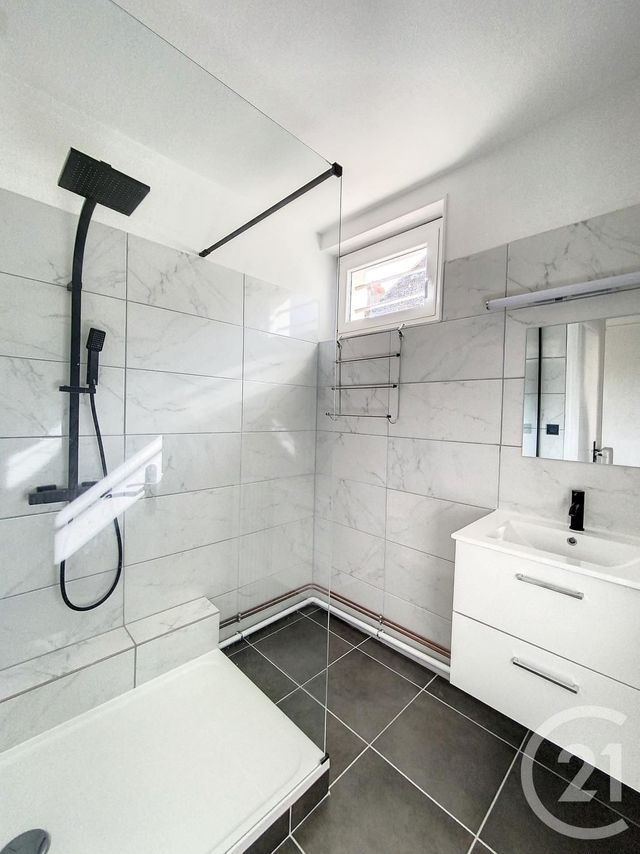 Appartement F2 à louer - 2 pièces - 42.01 m2 - CLERMONT FERRAND - 63 - AUVERGNE - Century 21 Stéphane Roume Immobilier