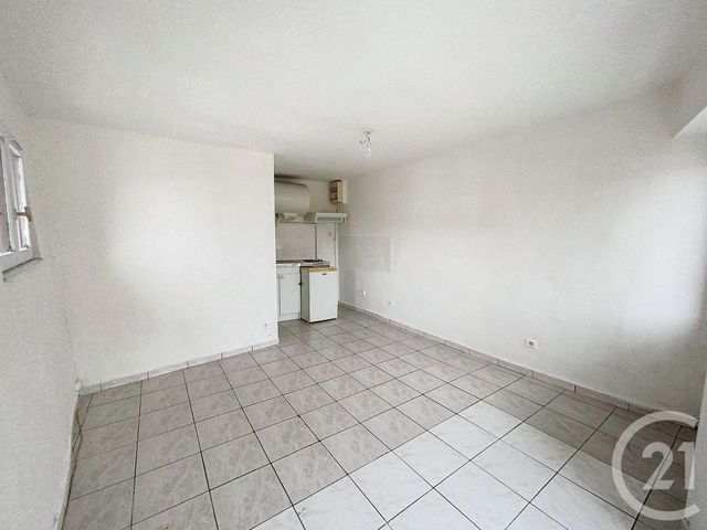 Appartement F1 à louer - 1 pièce - 16.76 m2 - LA ROCHE BLANCHE - 63 - AUVERGNE - Century 21 Stéphane Roume Immobilier
