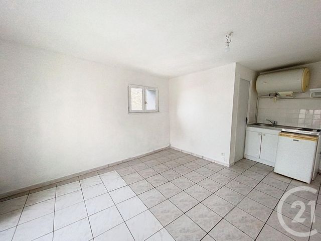 Appartement F1 à louer - 1 pièce - 16.76 m2 - LA ROCHE BLANCHE - 63 - AUVERGNE - Century 21 Stéphane Roume Immobilier