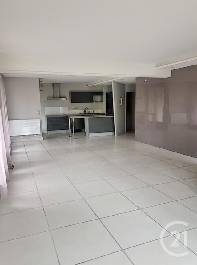 Appartement F3 à louer - 3 pièces - 90.45 m2 - CHAMALIERES - 63 - AUVERGNE - Century 21 Stéphane Roume Immobilier