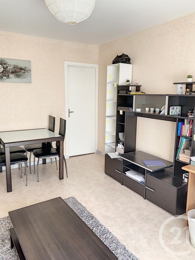 Appartement F2 à louer - 2 pièces - 42.54 m2 - CLERMONT FERRAND - 63 - AUVERGNE - Century 21 Stéphane Roume Immobilier