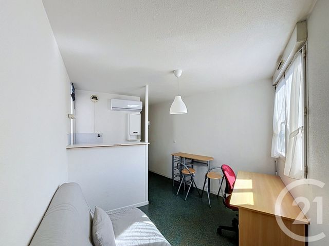 Appartement F1 à louer - 1 pièce - 18.0 m2 - CLERMONT FERRAND - 63 - AUVERGNE - Century 21 Stéphane Roume Immobilier
