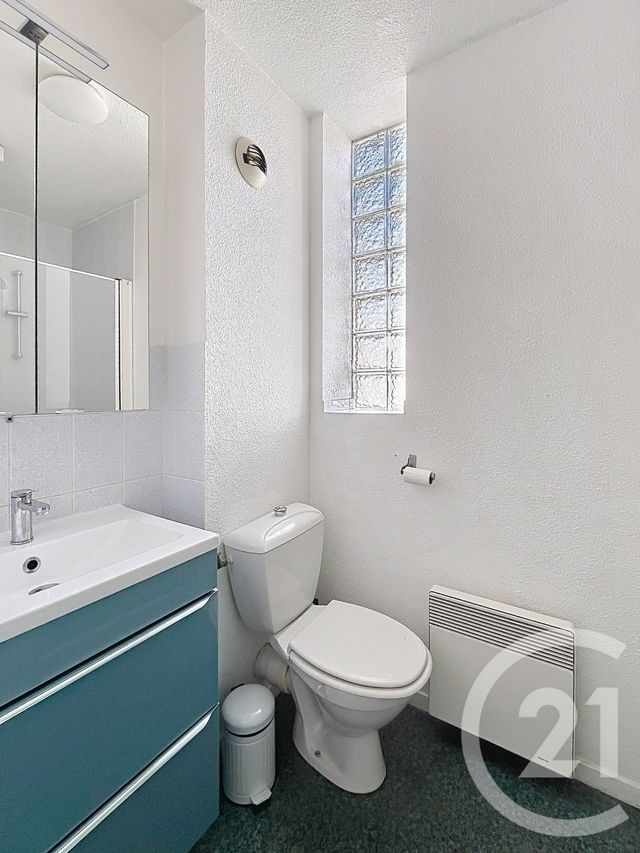 Appartement F1 à louer - 1 pièce - 18.0 m2 - CLERMONT FERRAND - 63 - AUVERGNE - Century 21 Stéphane Roume Immobilier