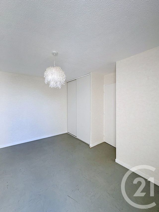 Appartement F3 à louer - 3 pièces - 65.0 m2 - CLERMONT FERRAND - 63 - AUVERGNE - Century 21 Stéphane Roume Immobilier