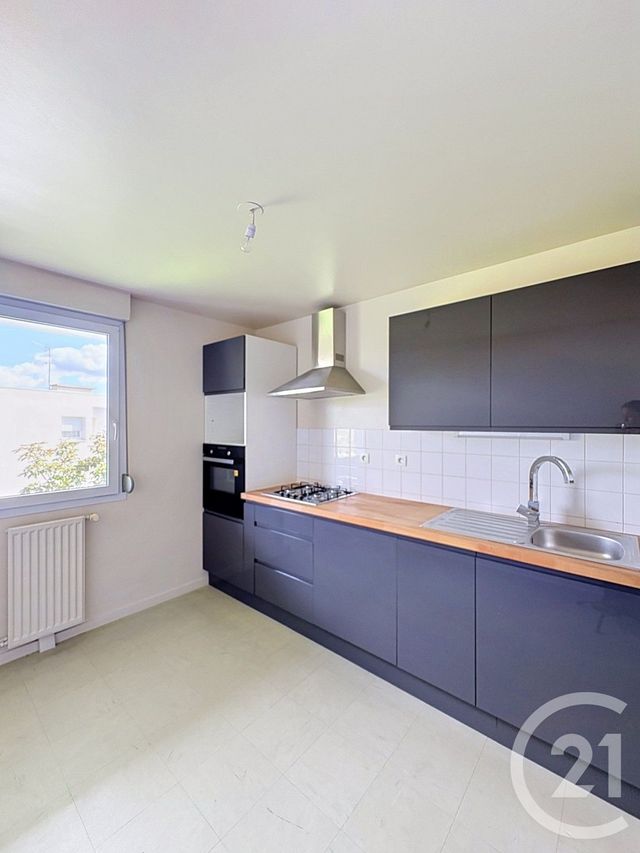 Appartement F3 à louer - 3 pièces - 65.0 m2 - CLERMONT FERRAND - 63 - AUVERGNE - Century 21 Stéphane Roume Immobilier