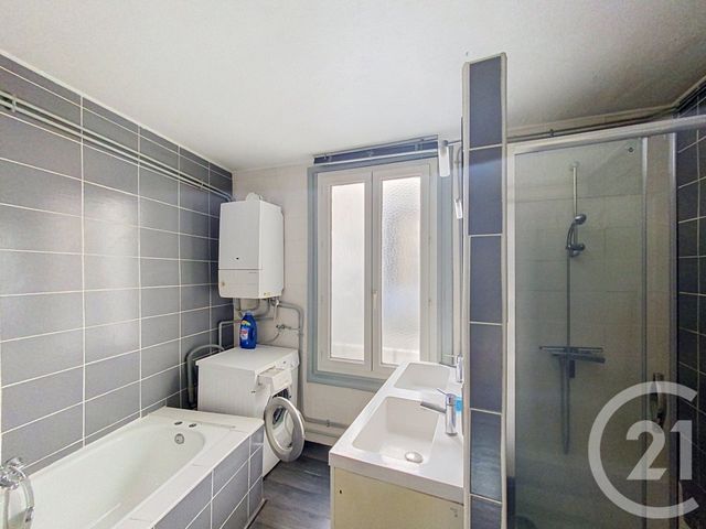 Appartement T3 à louer - 3 pièces - 50.33 m2 - BEAUMONT - 63 - AUVERGNE - Century 21 Stéphane Roume Immobilier