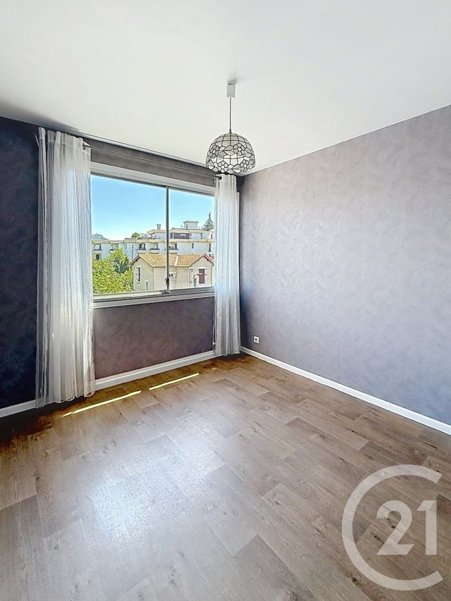 Appartement F4 à vendre - 4 pièces - 68.45 m2 - CLERMONT FERRAND - 63 - AUVERGNE - Century 21 Stéphane Roume Immobilier