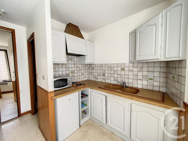 Appartement F1 à louer - 1 pièce - 20.0 m2 - CLERMONT FERRAND - 63 - AUVERGNE - Century 21 Stéphane Roume Immobilier