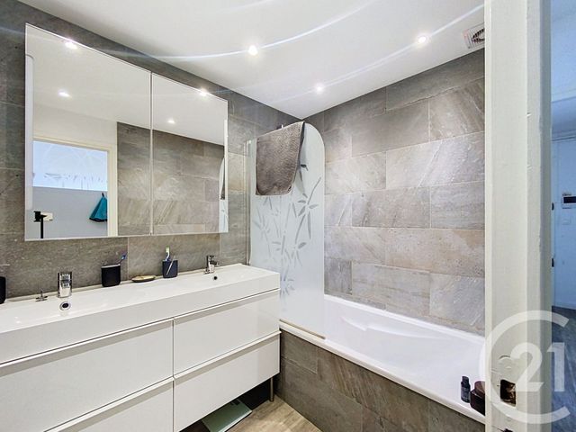 Appartement F3 à louer - 3 pièces - 67.74 m2 - CLERMONT FERRAND - 63 - AUVERGNE - Century 21 Stéphane Roume Immobilier