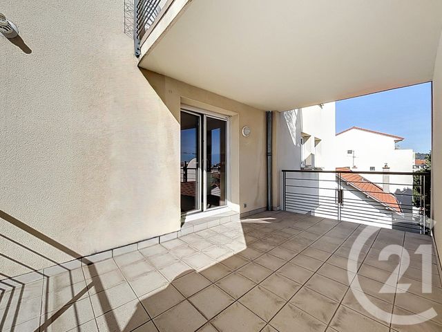 Appartement F6 à vendre - 6 pièces - 111.09 m2 - CLERMONT FERRAND - 63 - AUVERGNE - Century 21 Stéphane Roume Immobilier