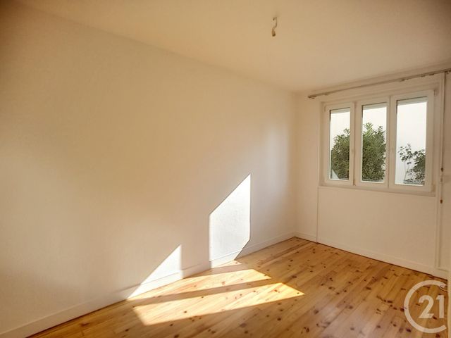Appartement F3 à louer - 3 pièces - 62.14 m2 - CLERMONT FERRAND - 63 - AUVERGNE - Century 21 Stéphane Roume Immobilier