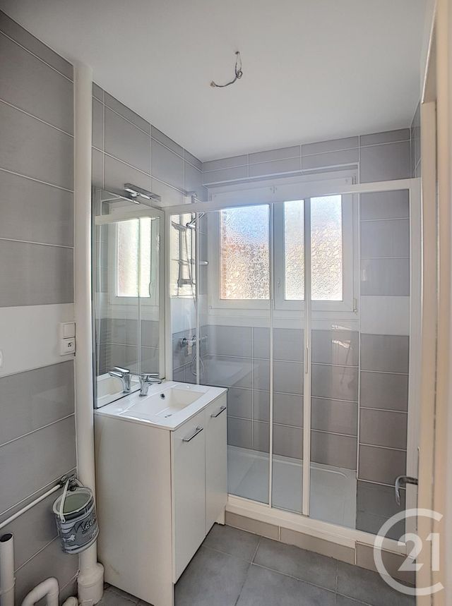 Appartement F3 à louer - 3 pièces - 62.14 m2 - CLERMONT FERRAND - 63 - AUVERGNE - Century 21 Stéphane Roume Immobilier