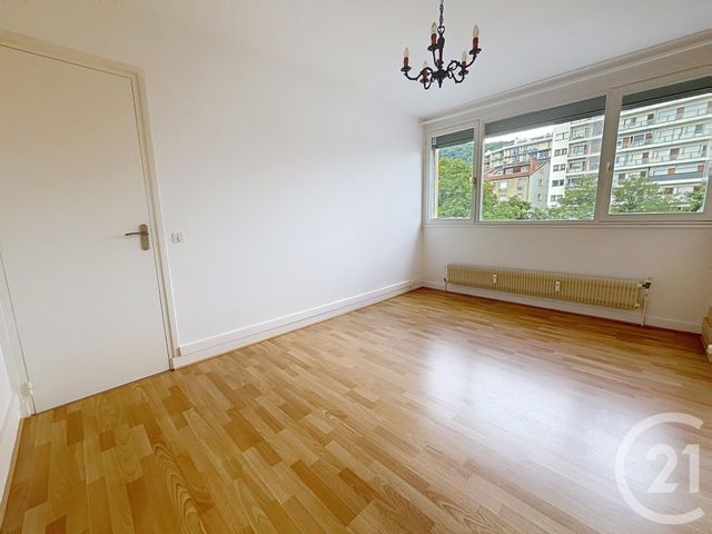 Appartement F2 à louer - 2 pièces - 51.19 m2 - CHAMALIERES - 63 - AUVERGNE - Century 21 Stéphane Roume Immobilier