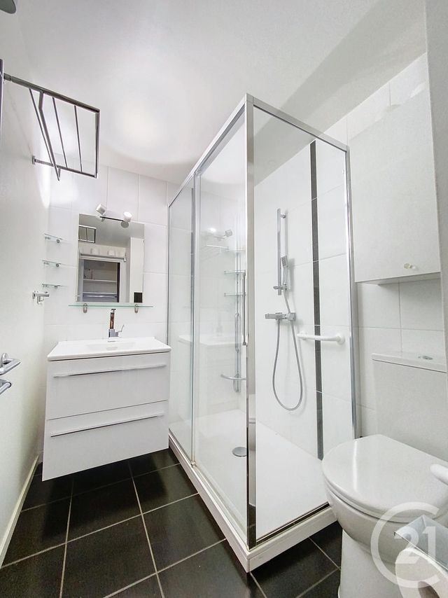 Appartement F1 à louer - 1 pièce - 24.24 m2 - CLERMONT FERRAND - 63 - AUVERGNE - Century 21 Stéphane Roume Immobilier