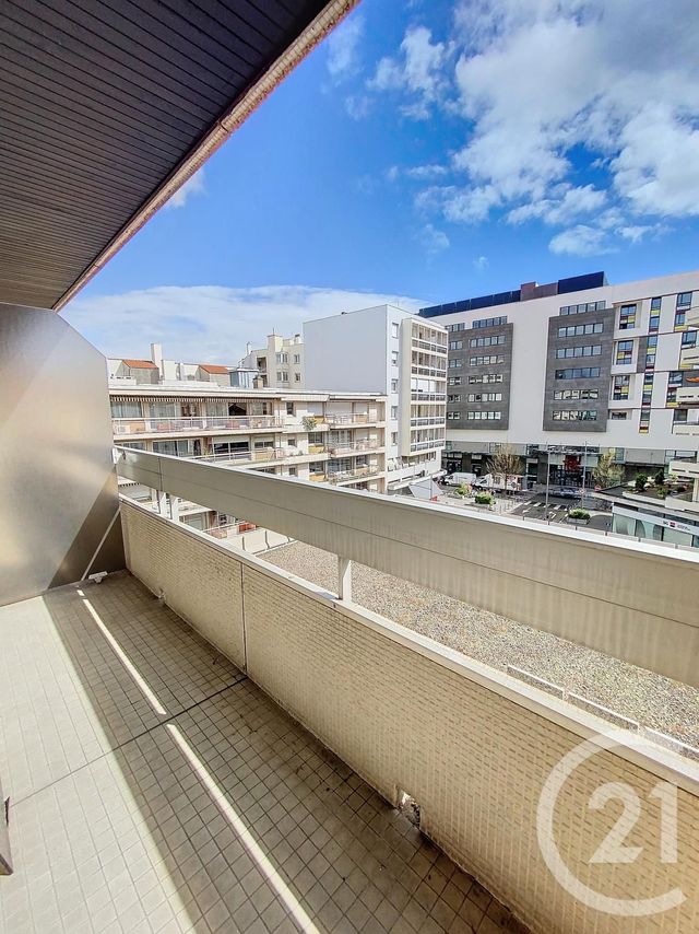 Appartement F1 à louer - 1 pièce - 24.24 m2 - CLERMONT FERRAND - 63 - AUVERGNE - Century 21 Stéphane Roume Immobilier