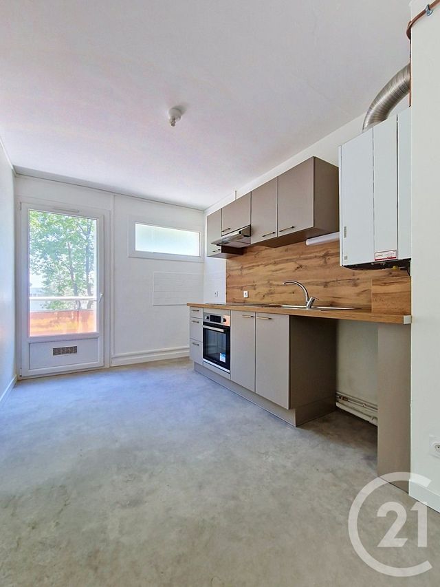 Appartement T3 à vendre - 3 pièces - 64.39 m2 - CLERMONT FERRAND - 63 - AUVERGNE - Century 21 Stéphane Roume Immobilier