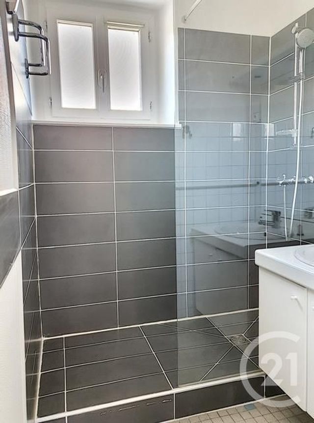 Appartement F3 à louer - 3 pièces - 64.76 m2 - CLERMONT FERRAND - 63 - AUVERGNE - Century 21 Stéphane Roume Immobilier