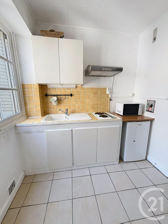 Appartement T1 à louer - 1 pièce - 23.52 m2 - CLERMONT FERRAND - 63 - AUVERGNE - Century 21 Stéphane Roume Immobilier