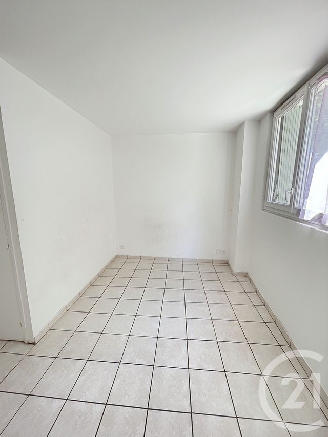 entreprise à louer - 38.81 m2 - CLERMONT FERRAND - 63 - AUVERGNE - Century 21 Stéphane Roume Immobilier