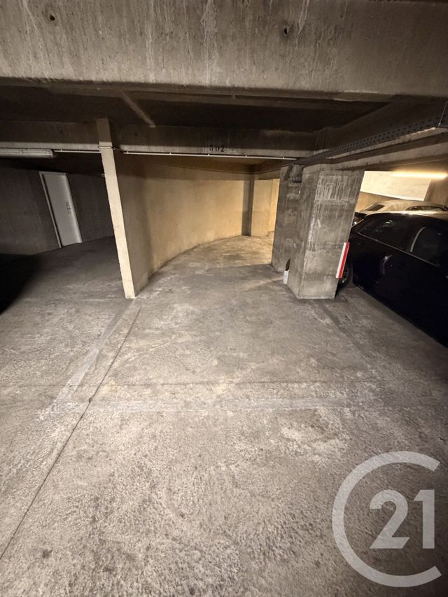 parking à louer - 11.0 m2 - CLERMONT FERRAND - 63 - AUVERGNE - Century 21 Stéphane Roume Immobilier