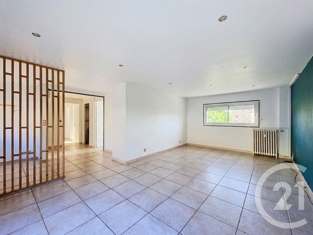 Appartement F3 à louer - 3 pièces - 82.45 m2 - CLERMONT FERRAND - 63 - AUVERGNE - Century 21 Stéphane Roume Immobilier