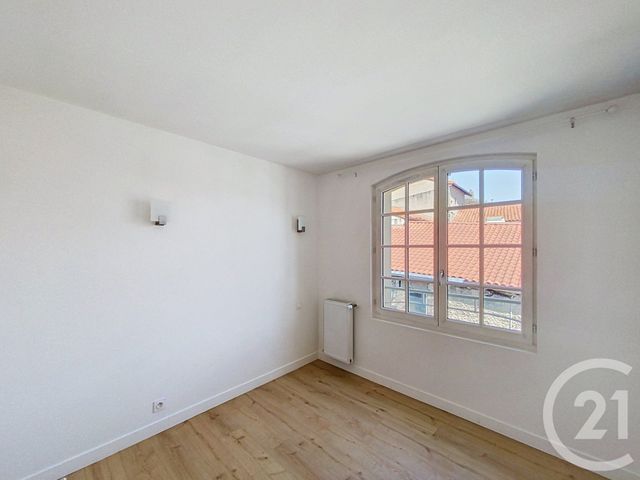 Appartement F3 à louer - 3 pièces - 55.68 m2 - CLERMONT FERRAND - 63 - AUVERGNE - Century 21 Stéphane Roume Immobilier