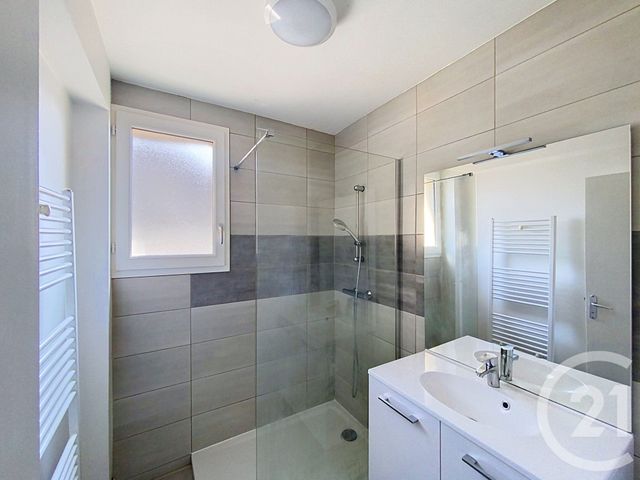 Appartement F3 à louer - 3 pièces - 56.94 m2 - CLERMONT FERRAND - 63 - AUVERGNE - Century 21 Stéphane Roume Immobilier