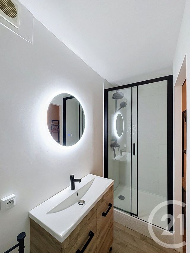 Appartement F1 bis à louer - 2 pièces - 30.19 m2 - CHAMALIERES - 63 - AUVERGNE - Century 21 Stéphane Roume Immobilier