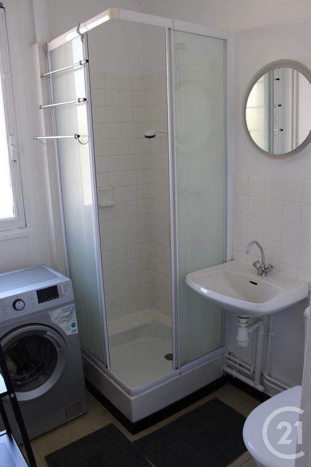 Appartement F1 à louer - 1 pièce - 24.54 m2 - CLERMONT FERRAND - 63 - AUVERGNE - Century 21 Stéphane Roume Immobilier