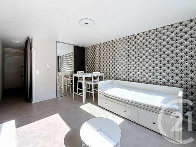 Appartement T1 à louer - 1 pièce - 27.04 m2 - CLERMONT FERRAND - 63 - AUVERGNE - Century 21 Stéphane Roume Immobilier