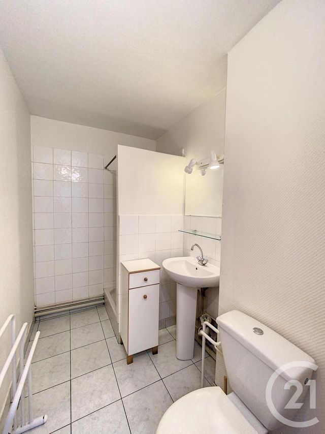 Appartement F1 à vendre - 1 pièce - 29.38 m2 - CLERMONT FERRAND - 63 - AUVERGNE - Century 21 Stéphane Roume Immobilier
