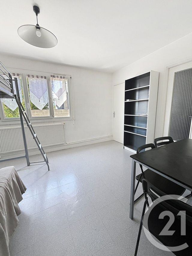 Appartement F1 à louer - 1 pièce - 22.96 m2 - CLERMONT FERRAND - 63 - AUVERGNE - Century 21 Stéphane Roume Immobilier