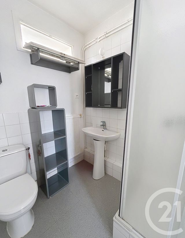 Appartement F1 à louer - 1 pièce - 22.96 m2 - CLERMONT FERRAND - 63 - AUVERGNE - Century 21 Stéphane Roume Immobilier