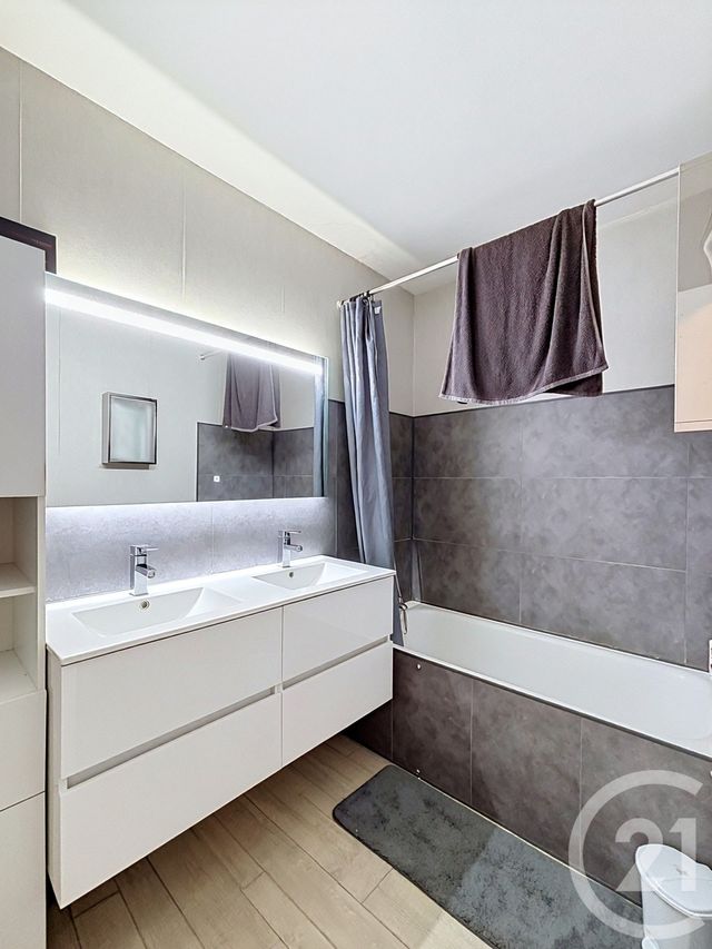 Appartement F5 à vendre - 5 pièces - 93.83 m2 - CLERMONT FERRAND - 63 - AUVERGNE - Century 21 Stéphane Roume Immobilier
