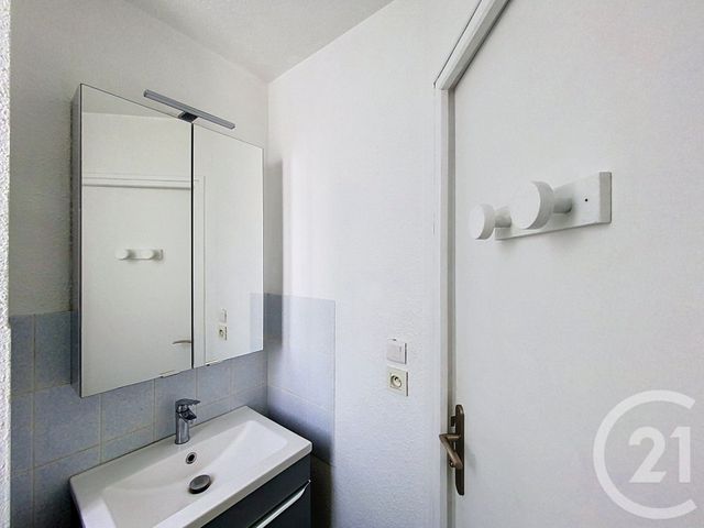 Appartement F1 à louer - 1 pièce - 18.2 m2 - CLERMONT FERRAND - 63 - AUVERGNE - Century 21 Stéphane Roume Immobilier