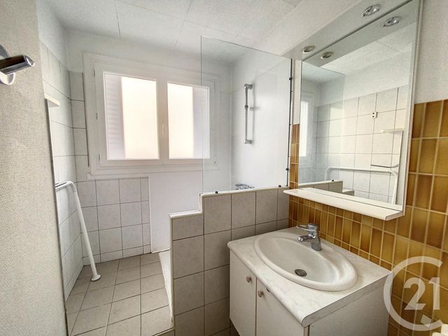 Appartement F5 à louer - 5 pièces - 79.08 m2 - CLERMONT FERRAND - 63 - AUVERGNE - Century 21 Stéphane Roume Immobilier