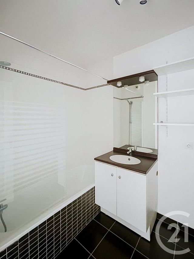 Appartement F2 bis à vendre - 2 pièces - 56.33 m2 - CLERMONT FERRAND - 63 - AUVERGNE - Century 21 Stéphane Roume Immobilier