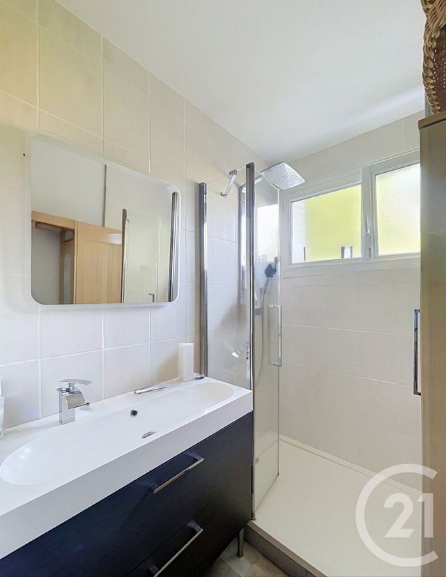 Appartement F4 à vendre - 4 pièces - 95.99 m2 - CLERMONT FERRAND - 63 - AUVERGNE - Century 21 Stéphane Roume Immobilier