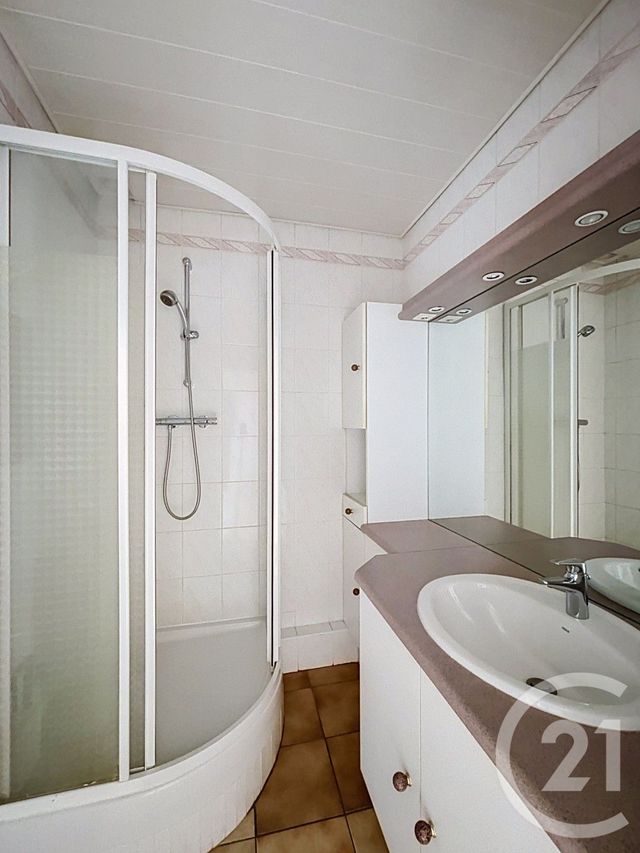 Appartement F3 à vendre - 3 pièces - 62.11 m2 - CLERMONT FERRAND - 63 - AUVERGNE - Century 21 Stéphane Roume Immobilier