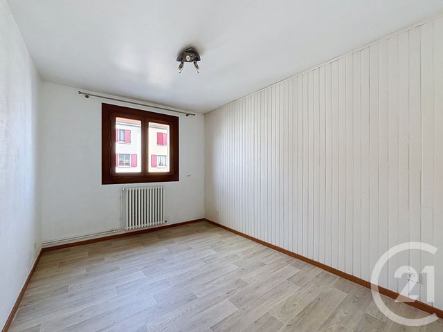Appartement F3 à vendre - 3 pièces - 62.11 m2 - CLERMONT FERRAND - 63 - AUVERGNE - Century 21 Stéphane Roume Immobilier