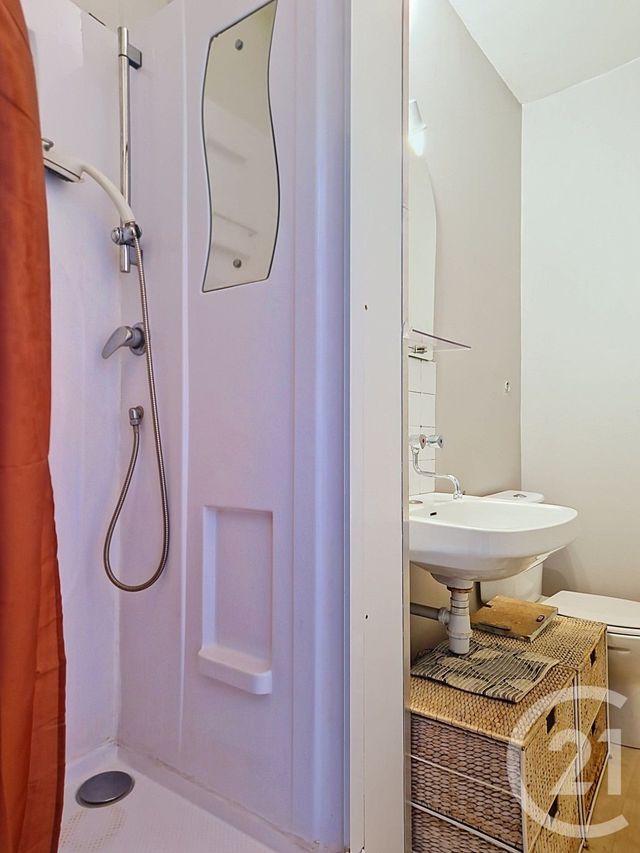 Appartement à vendre - 1 pièce - 28.5 m2 - CHAMALIERES - 63 - AUVERGNE - Century 21 Stéphane Roume Immobilier
