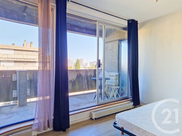 Appartement à vendre - 1 pièce - 28.5 m2 - CHAMALIERES - 63 - AUVERGNE - Century 21 Stéphane Roume Immobilier