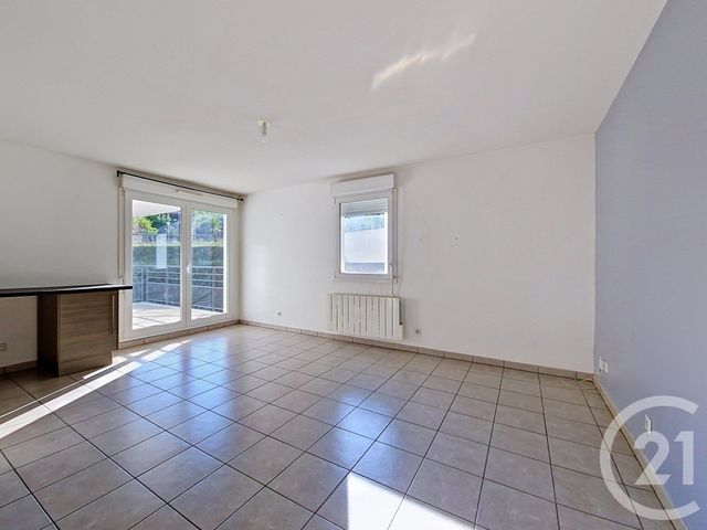 Appartement T3 à vendre - 3 pièces - 59.08 m2 - CEYRAT - 63 - AUVERGNE - Century 21 Stéphane Roume Immobilier