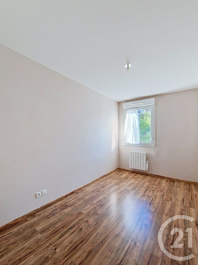 Appartement T3 à vendre - 3 pièces - 59.08 m2 - CEYRAT - 63 - AUVERGNE - Century 21 Stéphane Roume Immobilier